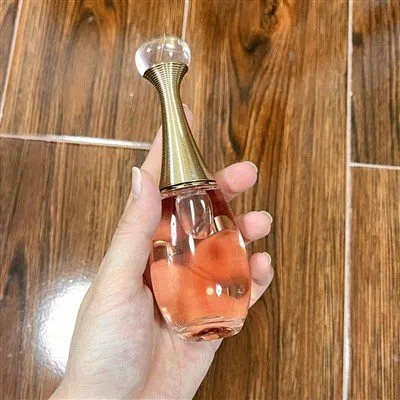 Perfumy cytrusowo-różowe